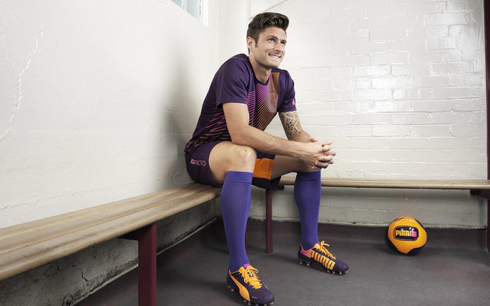 里昂后卫卡莱塔转会皇家社会,租借协议含买断选项,法甲劲旅后防线重组在即